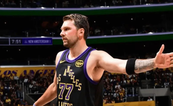 天博体育-胜骑士发布会！雷迪克爆赞东詹，解析三月15胜2负，展望下场雷霆|詹姆斯|俄克拉荷马雷霆队|克利夫兰骑士队|JJ-雷迪克|卢卡-东契奇_新浪体育_新浪新闻